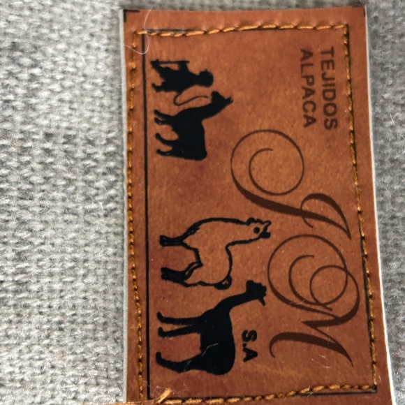 New Alpaca Throw - Picture 3 of 3